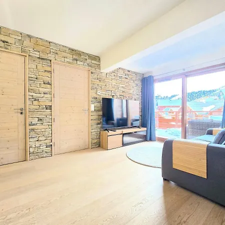 New - Spacious - Private Garage Apartment *