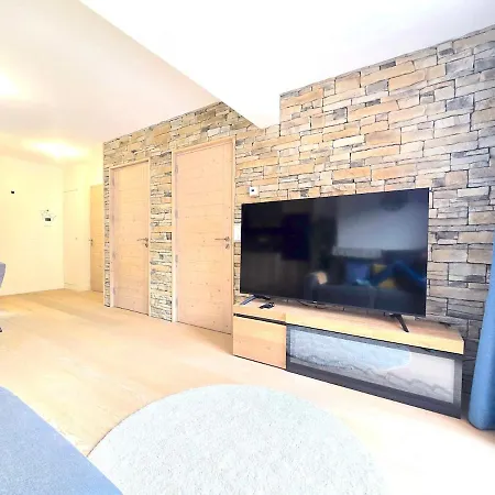 New - Spacious - Private Garage Apartment Alpe d'Huez