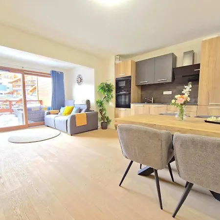 Apartment New - Spacious - Private Garage